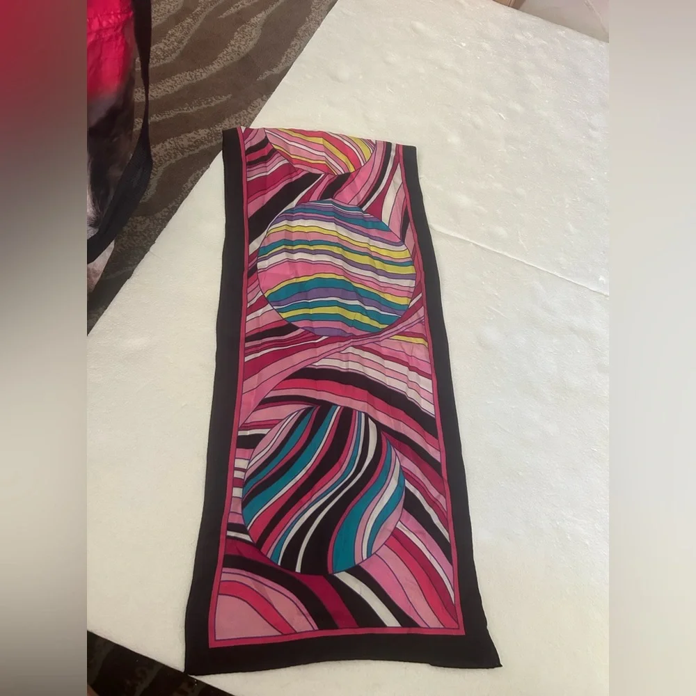 Oscar de la Renta striped pink white black design printed scarf